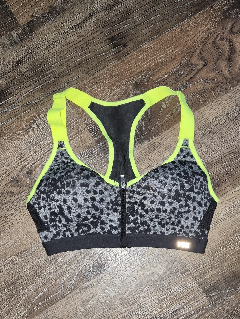 💚VSX Neon Trim Leopard Print Front-Zip Sports Bra